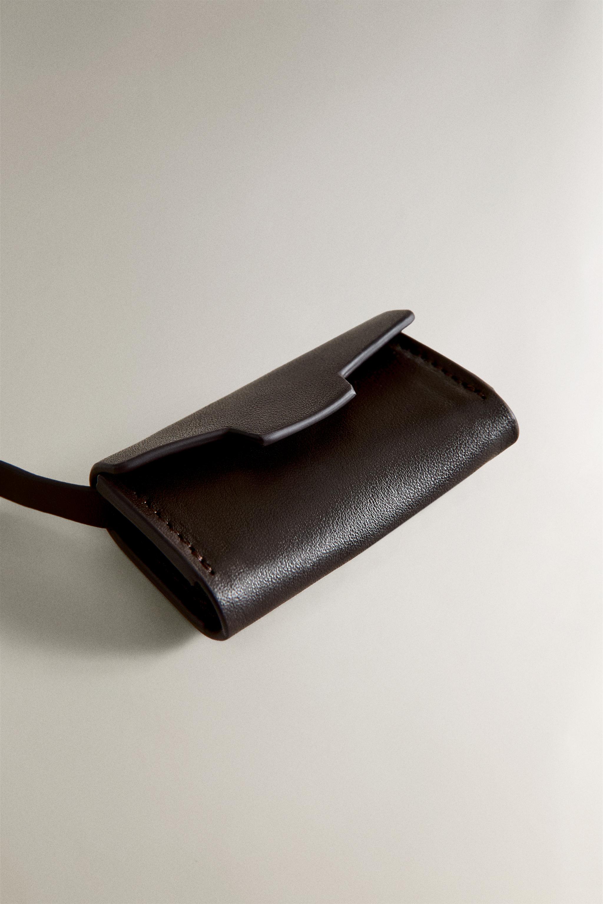 DISTRIBUTEUR CUIR SACS ANIMAUX